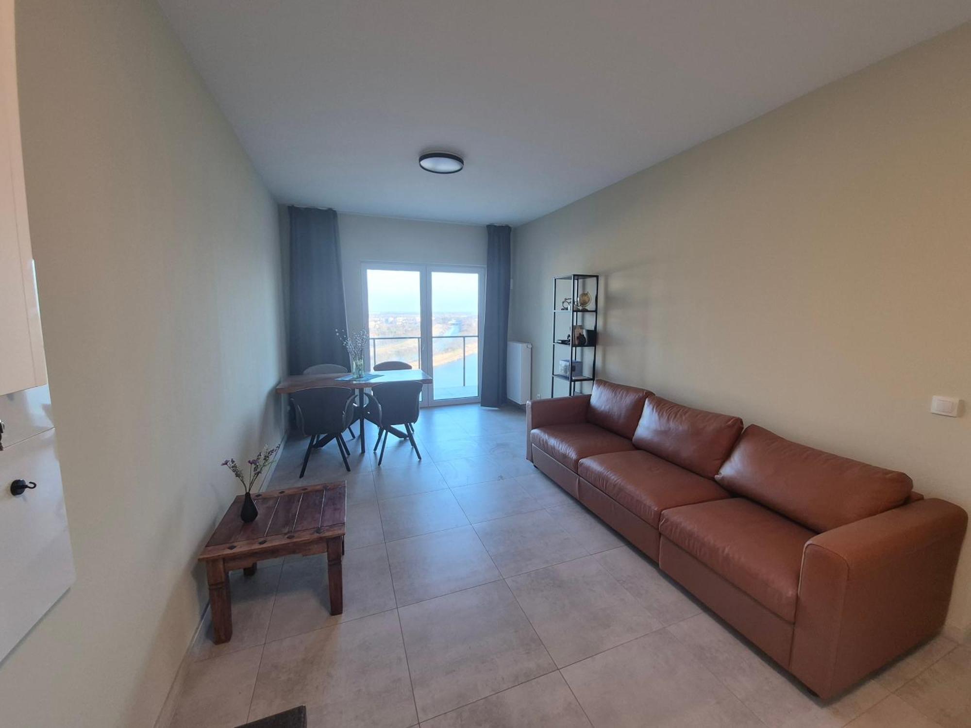 17th Floor With River View Panorama Apartment