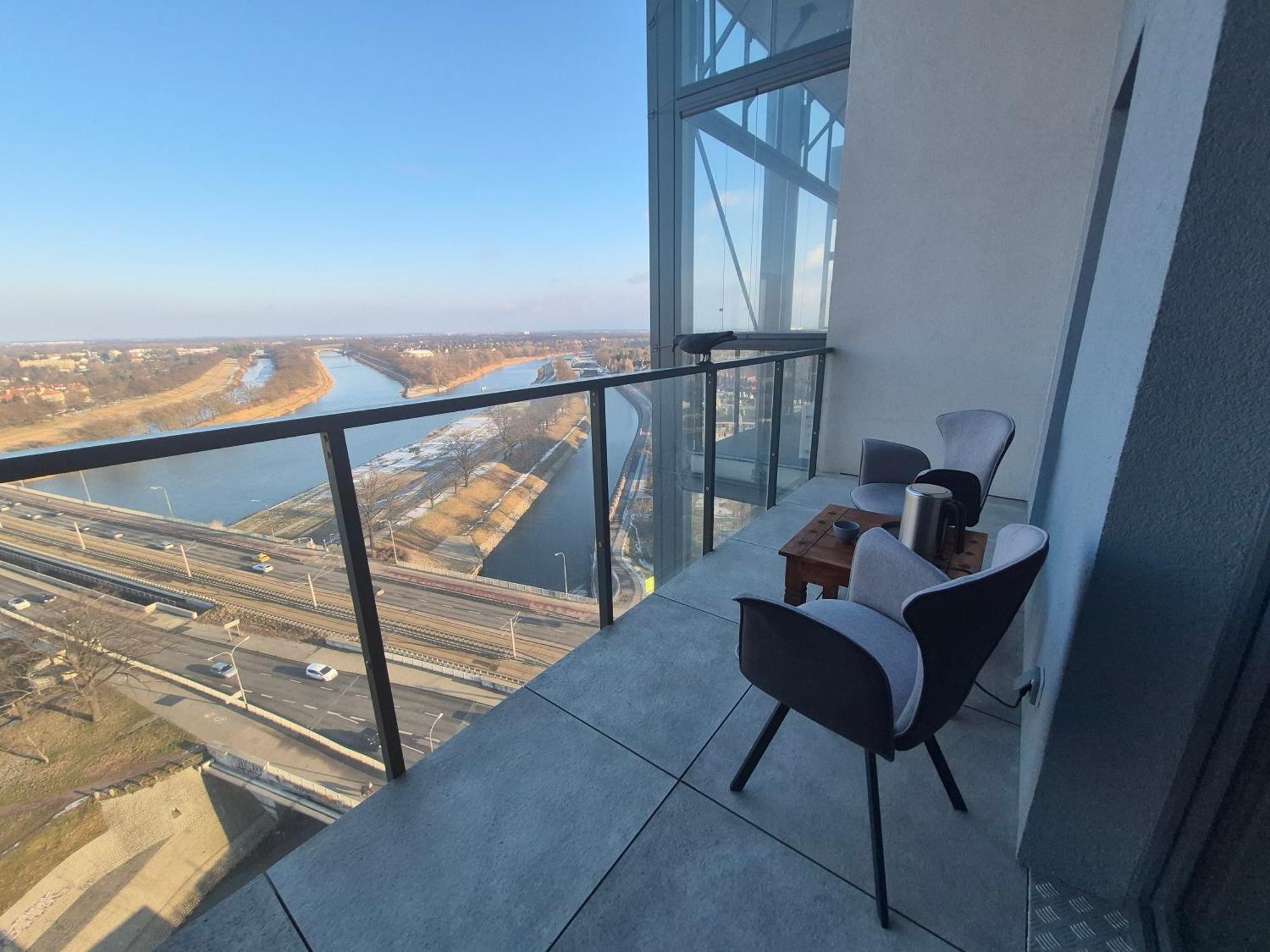 17th Floor With River View Panorama Apartment